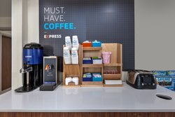  - Holiday Inn Express Warren