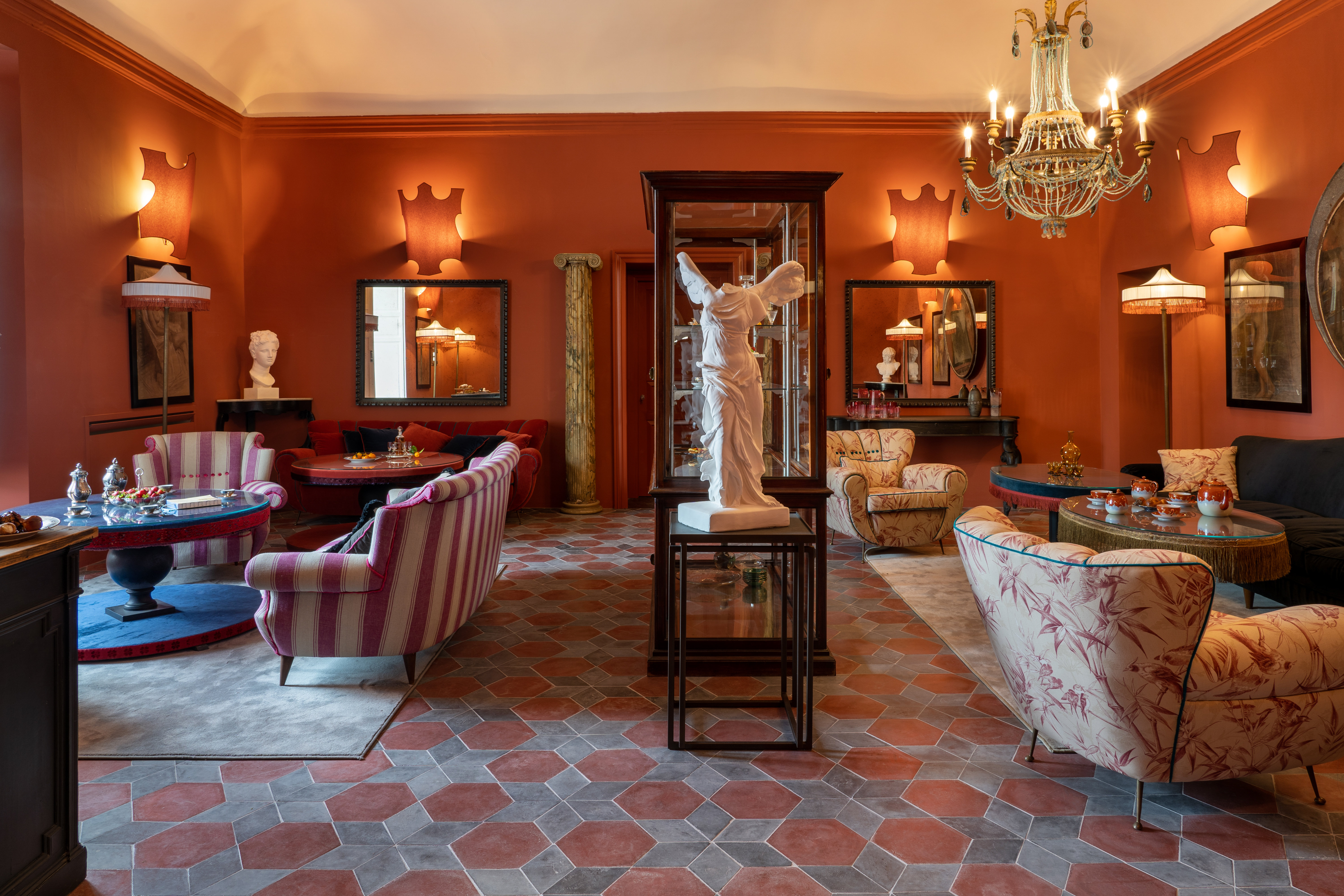 Q92 NOTO HOTEL-guestroom-Noble Common Room.jpg