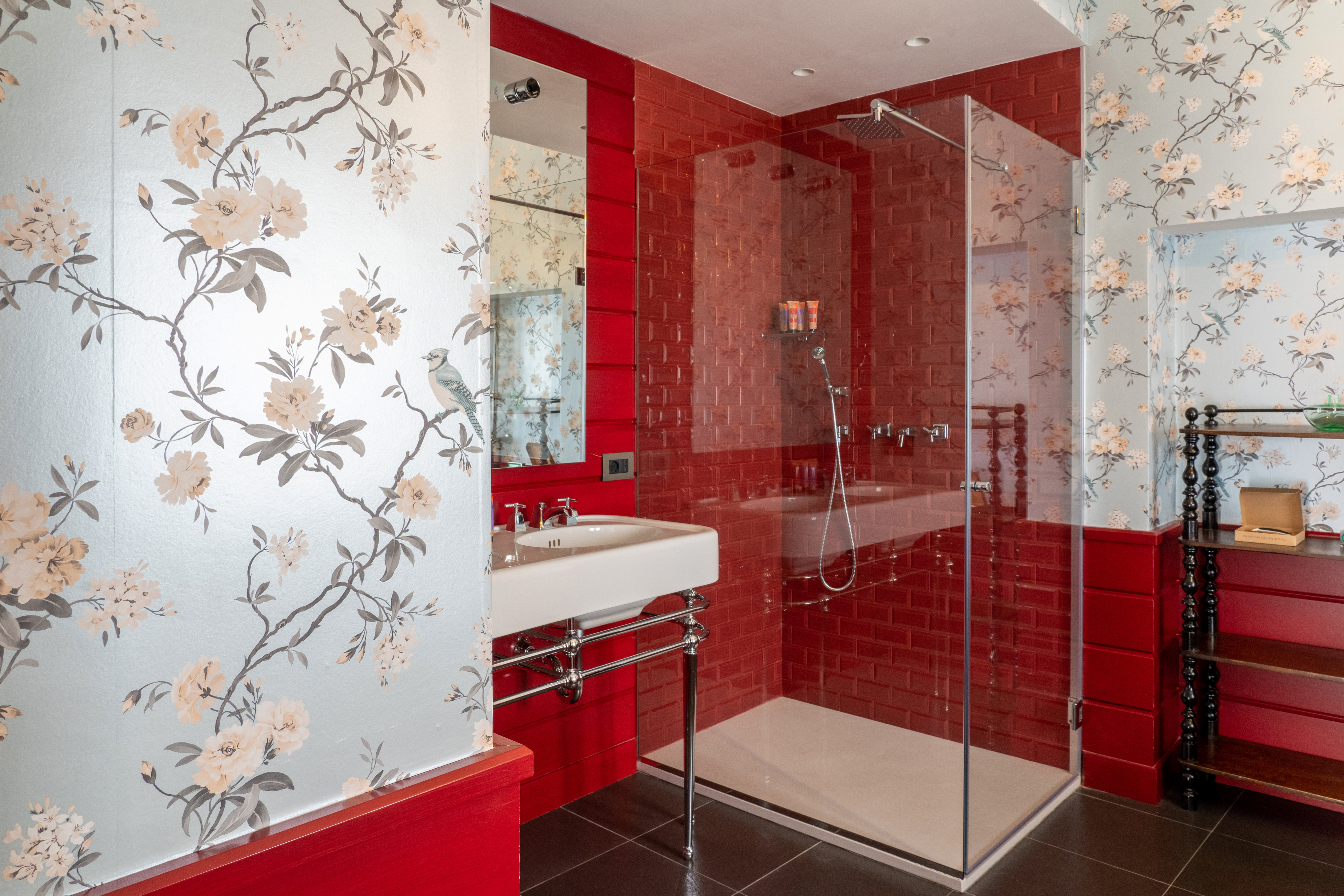 Q92 NOTO HOTEL-guestroom-Master Suite Bathroom.jpg
