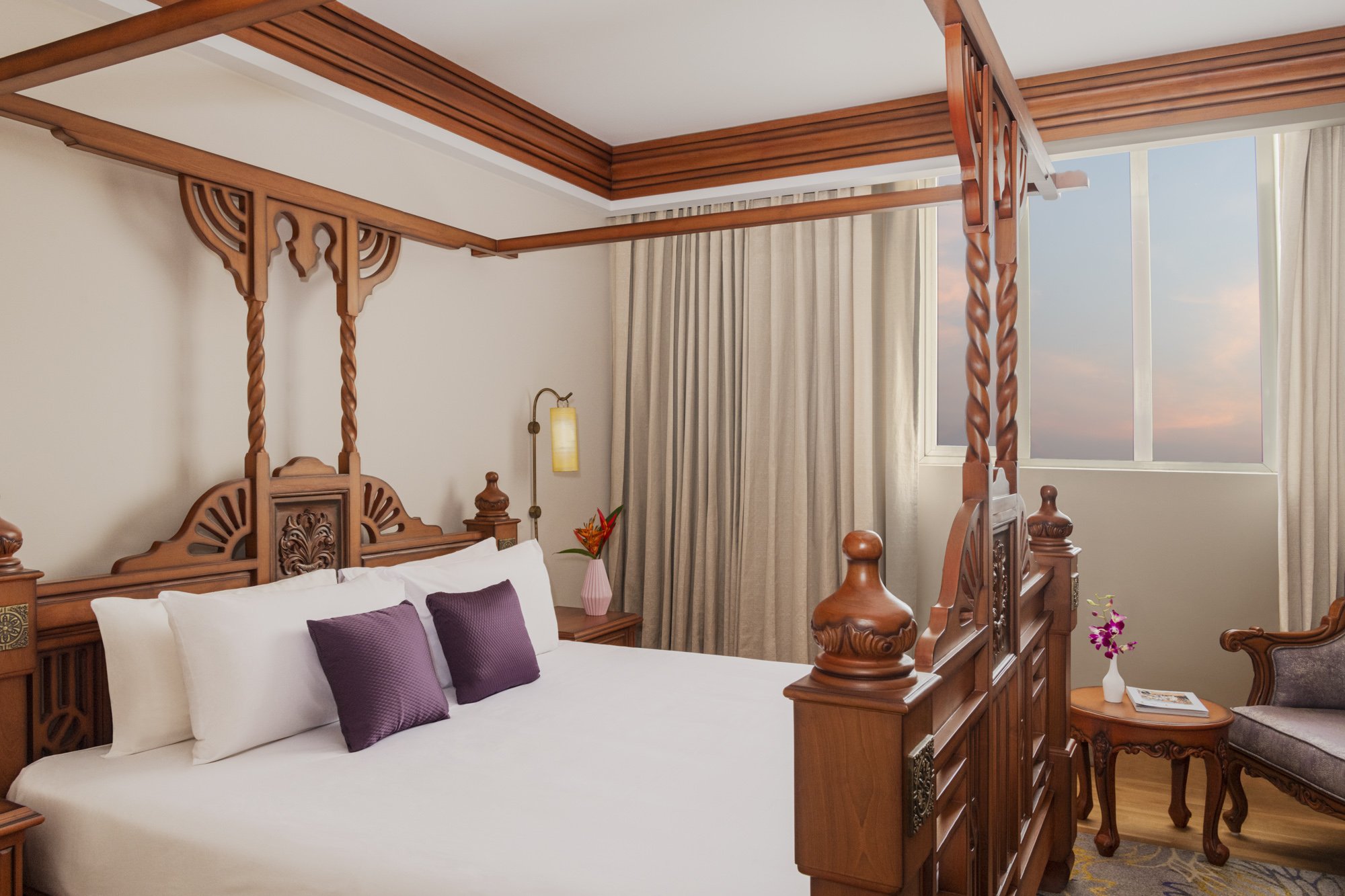 Vivanta Thiruvananthapuram-guestroom-Vivanta Suite Bedroom.jpg
