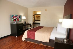  - Red Roof Inn & Suites Cave City - I-65, Exit 53