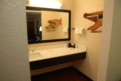  - Red Roof Inn & Suites Cave City - I-65, Exit 53