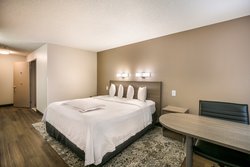  - Red Roof Plus+ Inn & Suites Saugus