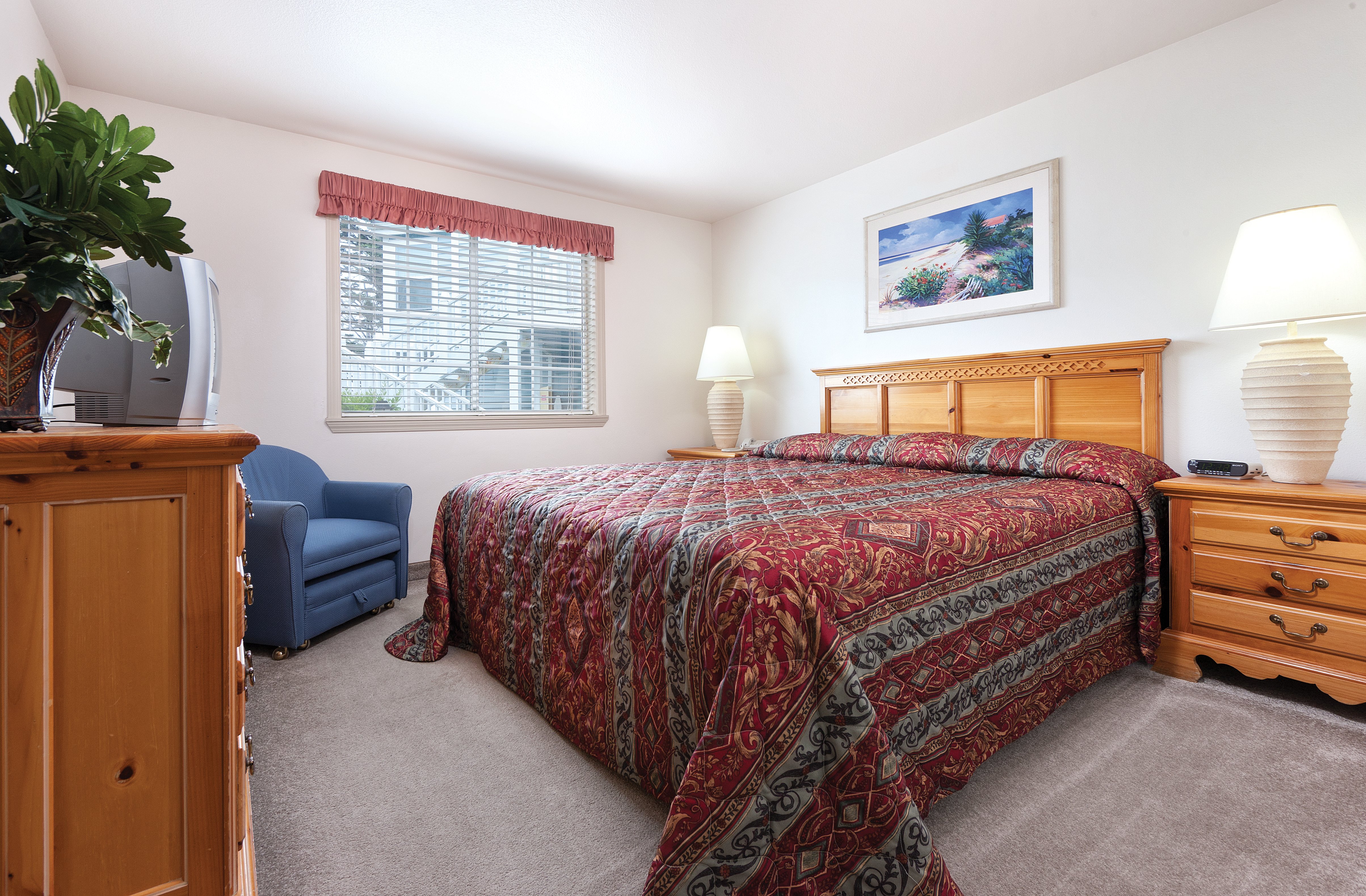 WORLDMARK SCHOONER LANDING-guestroom-Bedroom - WorldMark Schooner Landing.jpg