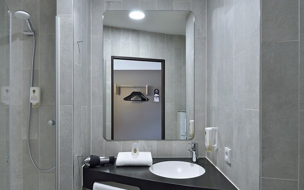 B&B HOTEL GRAZ CITY SUD-guestroom-GUEST ROOM BATH.jpg