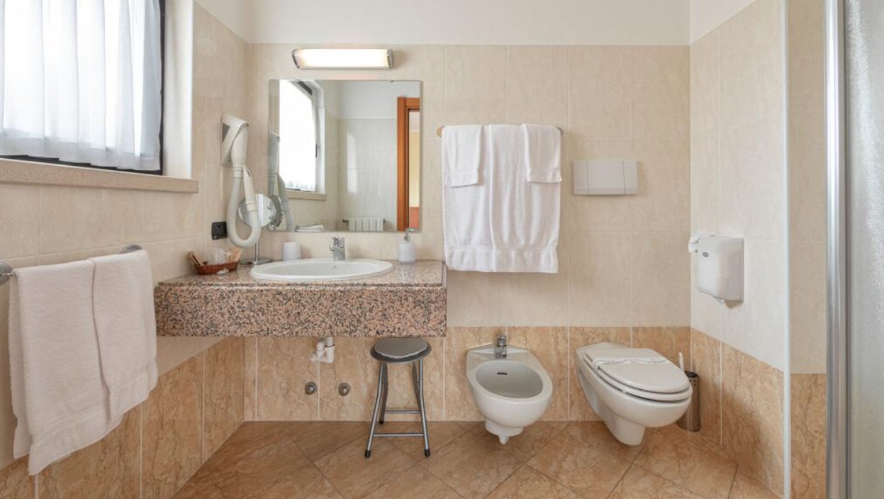 HOTEL POSTUMIA-guestroom-GUEST BATHROOM.jpg