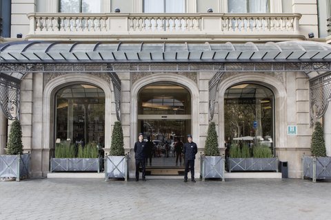 MAJESTIC HOTEL AND SPA - Photo 34