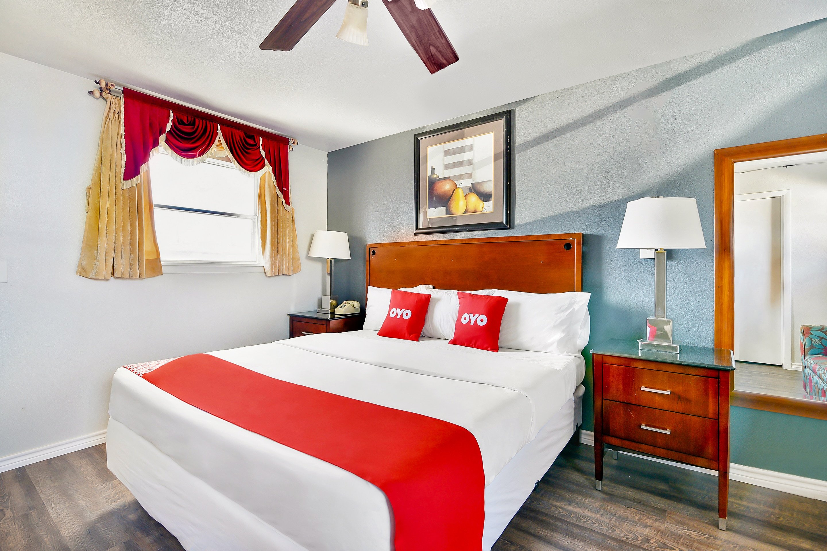 HOTEL MCALESTER OK S MAIN ST-guestroom-Room.jpg