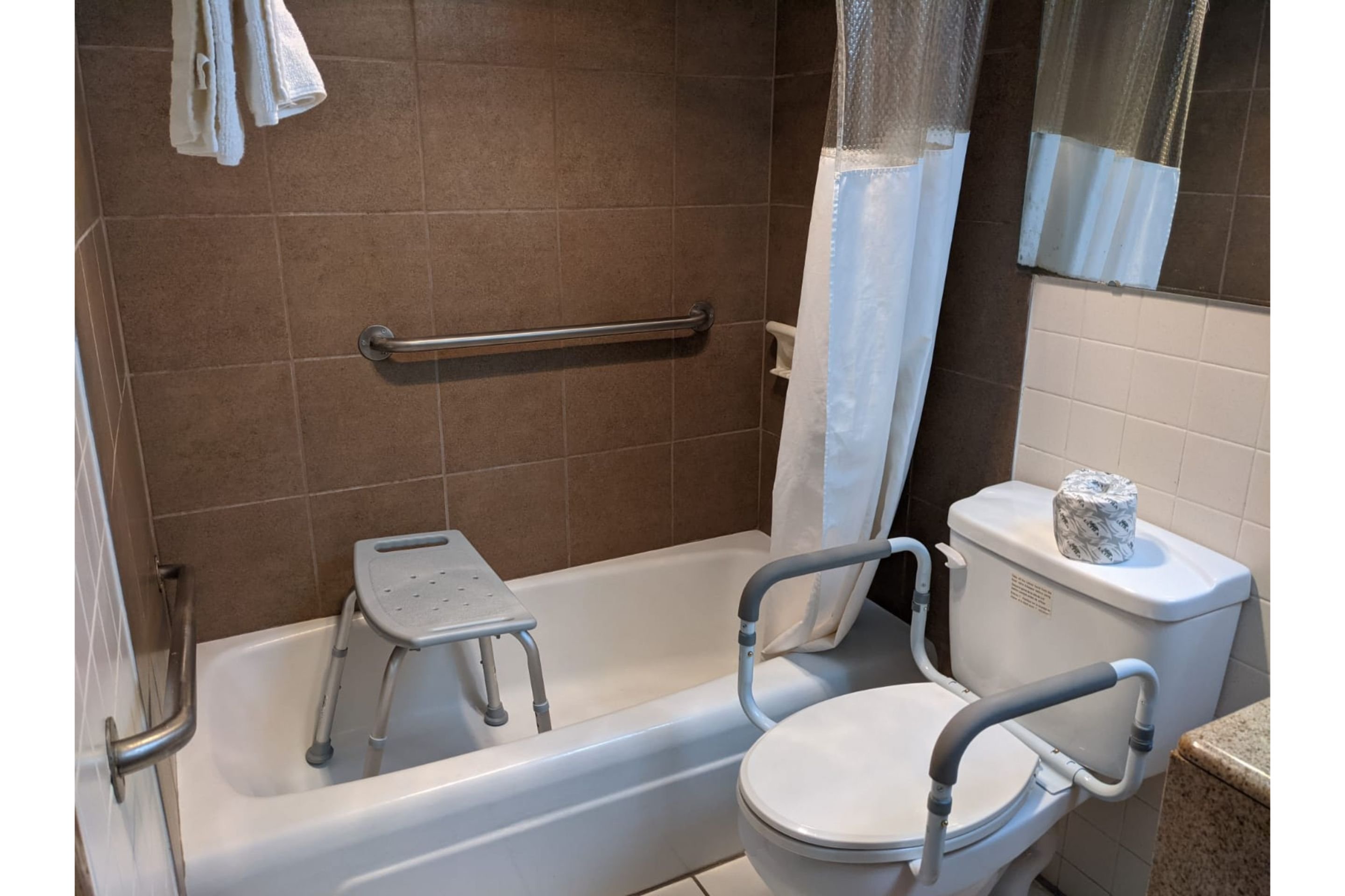 HOTEL MORTON IL-guestroom-Washroom.jpg