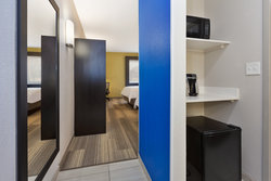  - Holiday Inn Express Warren