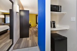  - Holiday Inn Express Warren