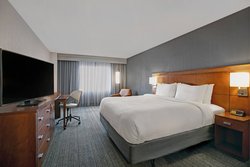 - Courtyard by Marriott Hotel Elmhurst