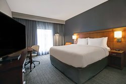  - Courtyard by Marriott Hotel Elmhurst