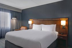  - Courtyard by Marriott Hotel Elmhurst