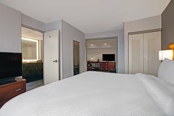  - Courtyard by Marriott Hotel Elmhurst