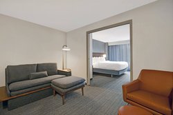  - Courtyard by Marriott Hotel Elmhurst