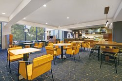  - Courtyard by Marriott Hotel Elmhurst