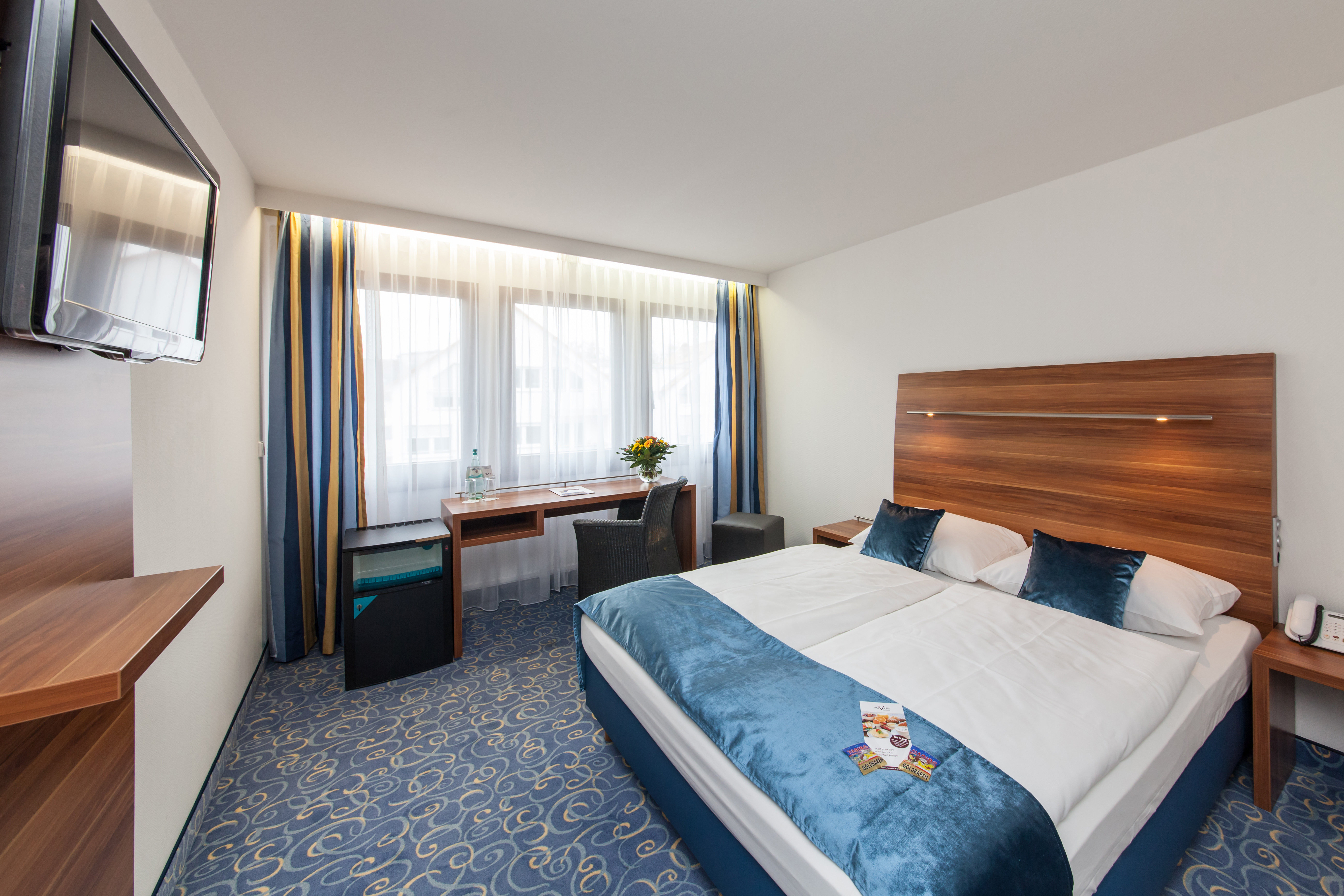 STROHGAEU KORNTAL-MUENCHINGEN-guestroom-Standard double or twin bed room - Hotel Strohgau Korntal.jpg