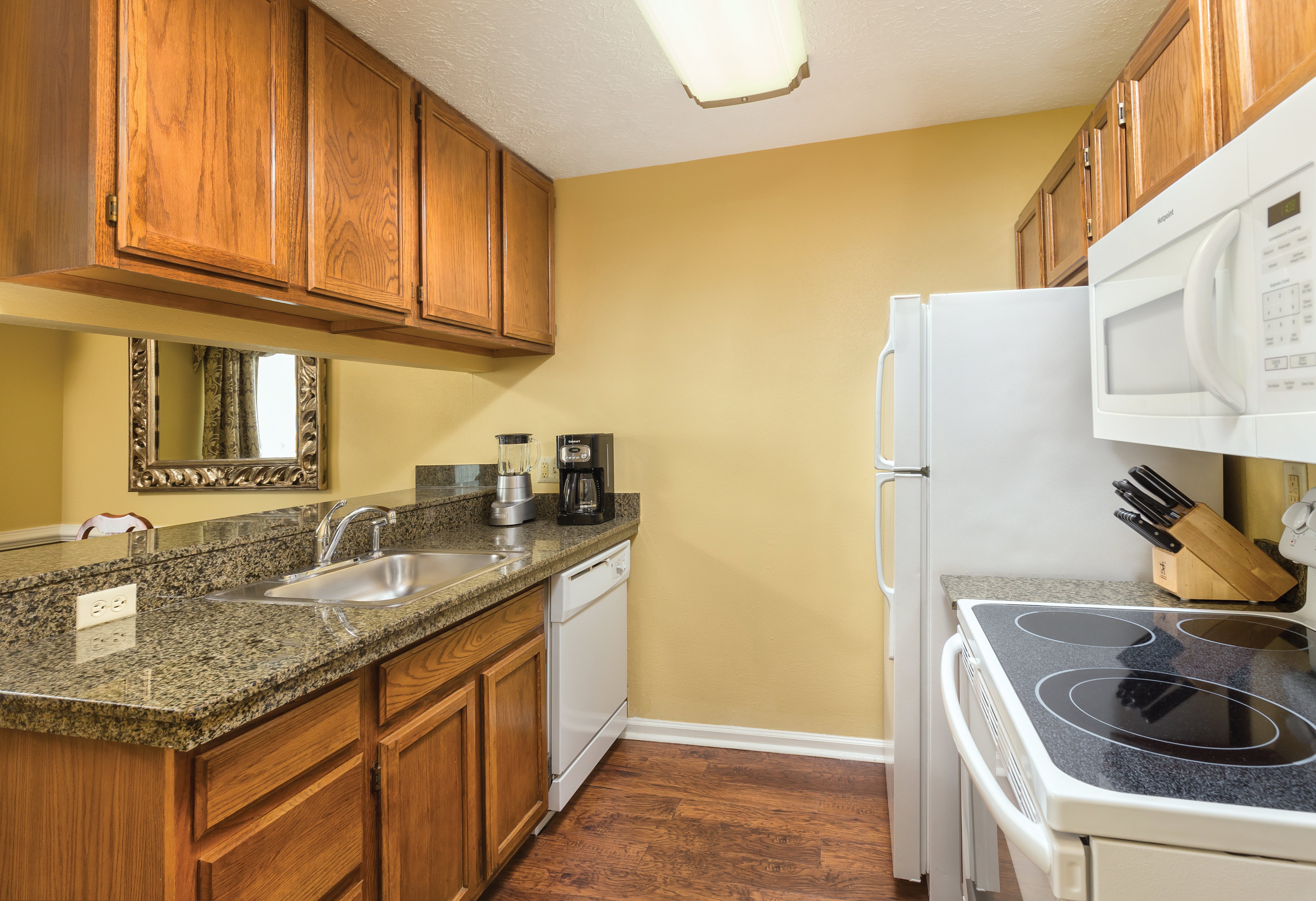 CLUB WYNDHAM PATRIOTS PLACE-guestroom-Kitchen - - Club Wyndham Patriots’ Place.jpg