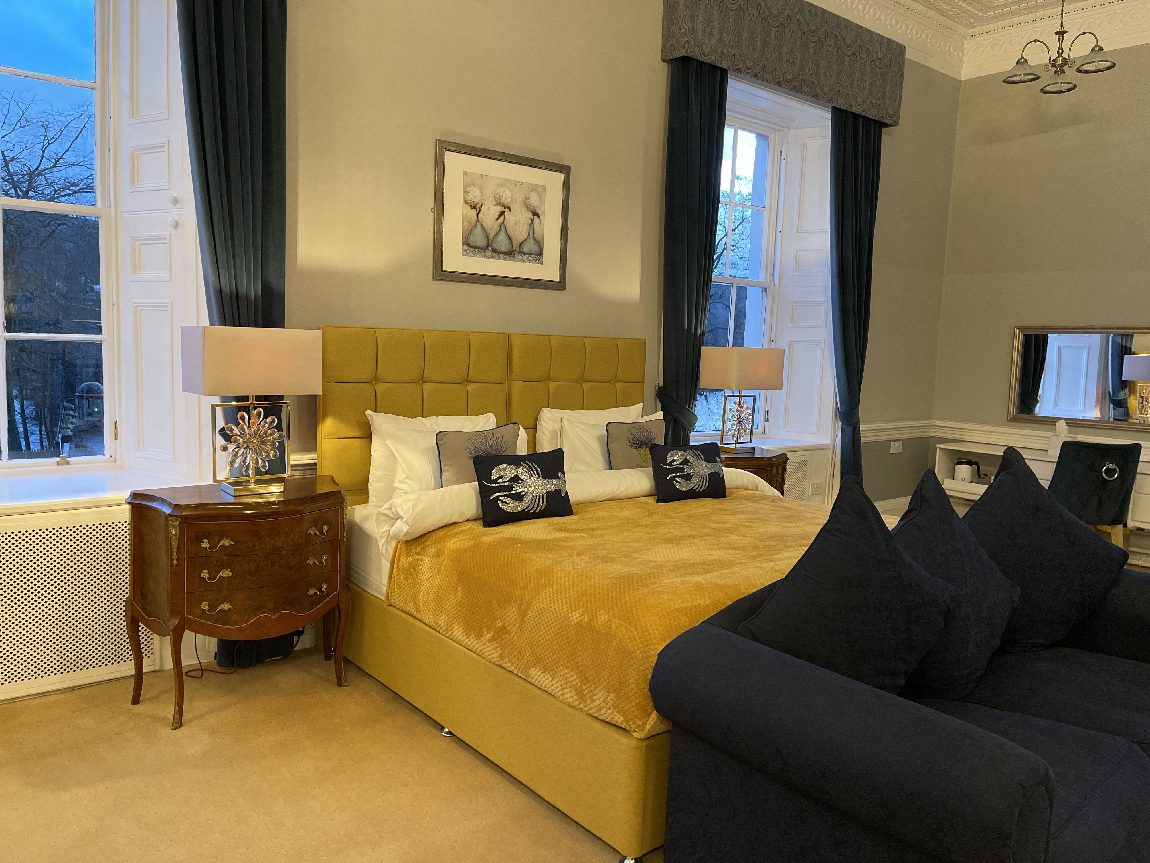 THE ATHOLL ARMS HOTEL-guestroom-Master Suite.jpg
