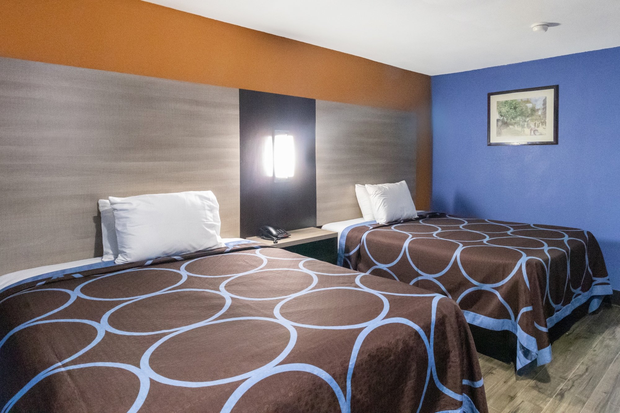 SCOTTISH INNS CARROLLTON TX-guestroom-STXCA 2 Queens.jpg