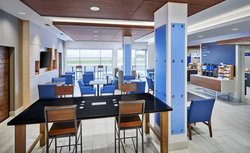  - Holiday Inn Express & Suites Lakeshore Windsor