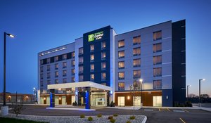 Holiday Inn Express & Suites Lakeshore Windsor, ON - See Discounts