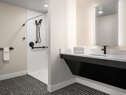  - Holiday Inn Express Central West End St Louis