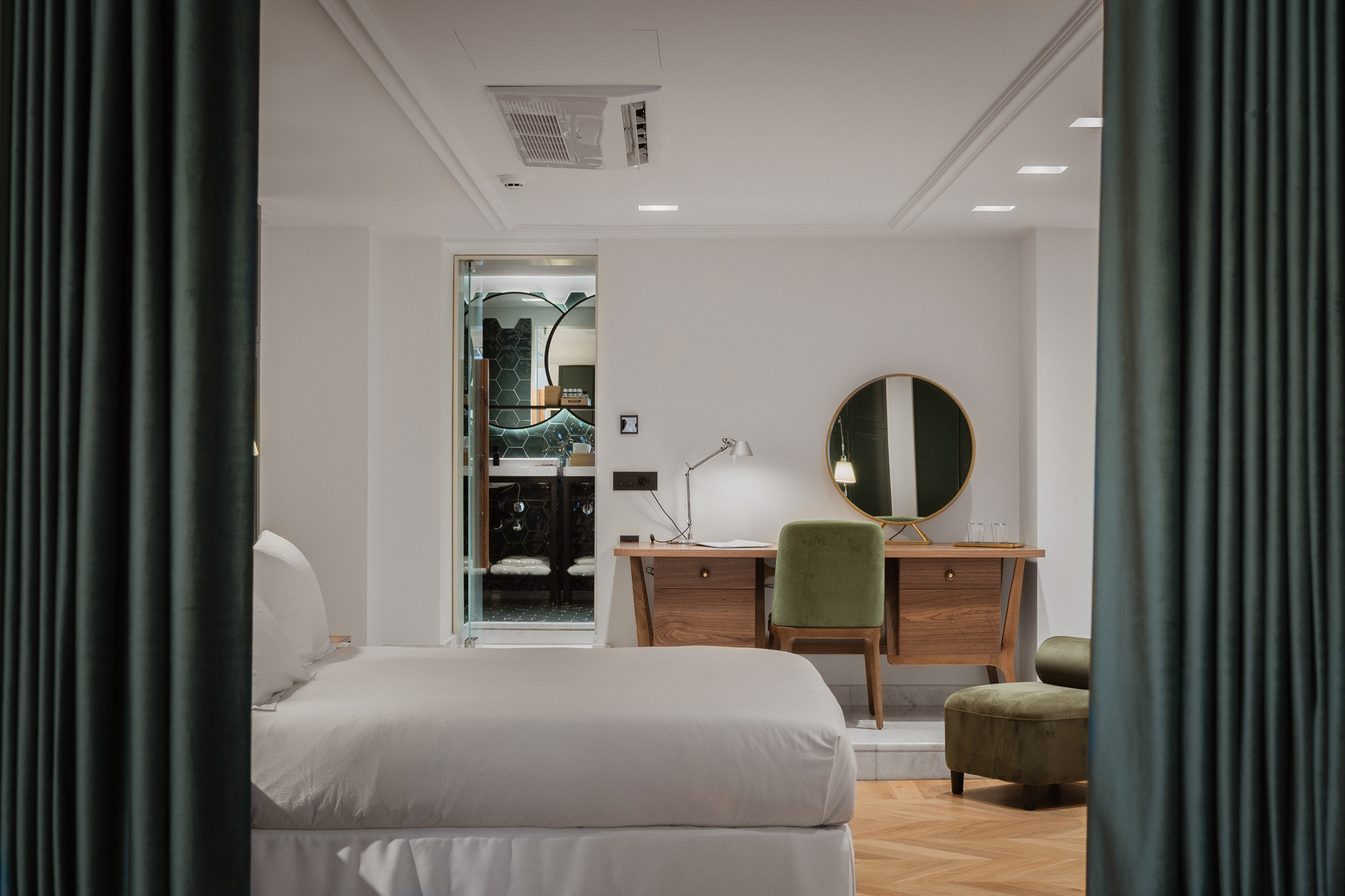 THE BOLD TYPE HOTEL-guestroom-Signature Suite.jpg
