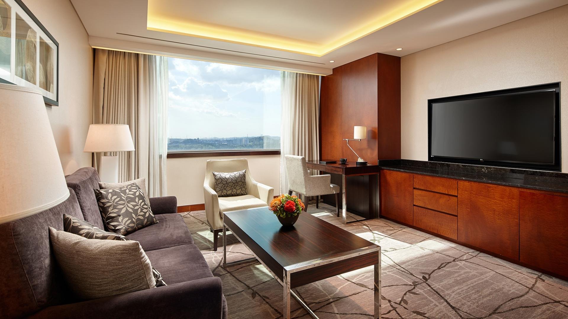 LOTTE HOTEL ULSAN-guestroom-Lotte Hotel Ulsan Suite Deluxe Double Living Room.jpg