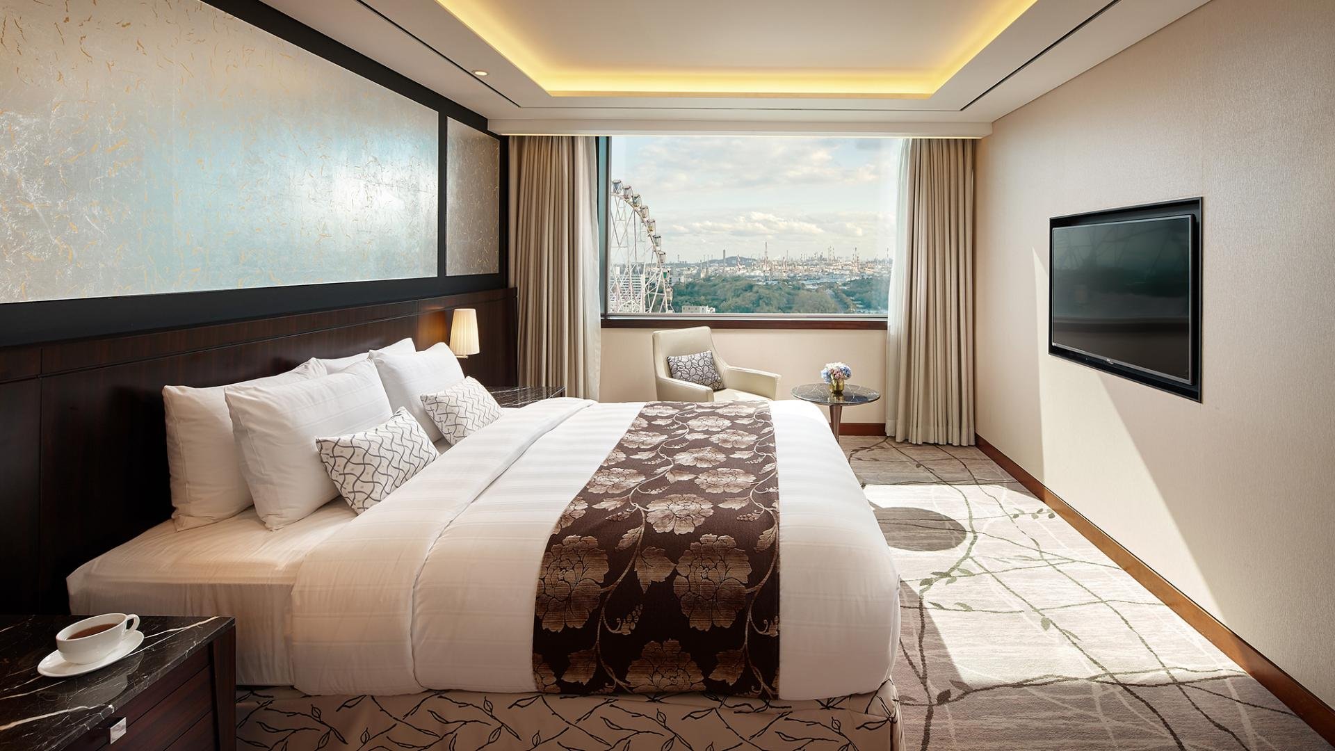 LOTTE HOTEL ULSAN-guestroom-Lotte Hotel Ulsan Deluxe Suite Bedroom.jpg