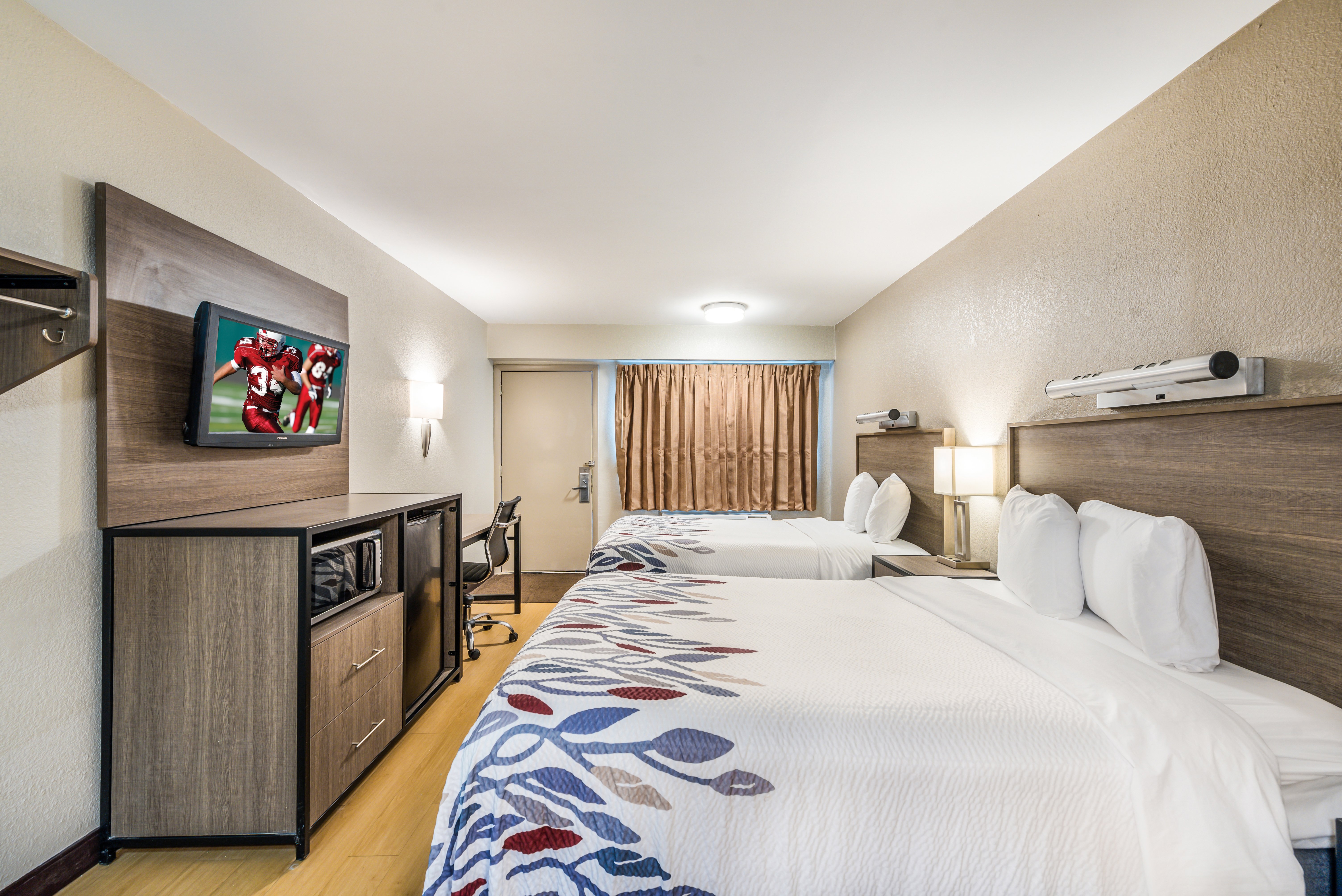 RED ROOF DAYTON SOUTH - MIAMISBURG-guestroom-Deluxe Full Beds.jpg