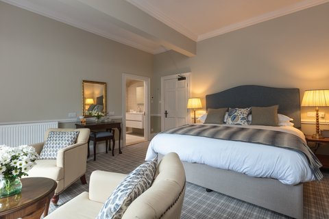 FARLAM HALL HOTEL - Photo 9