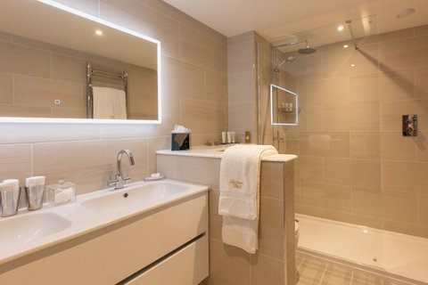 FARLAM HALL HOTEL - Photo 12