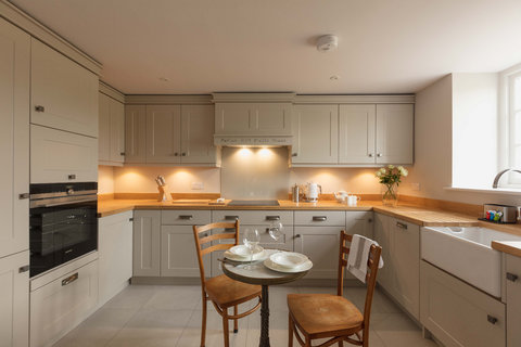 FARLAM HALL HOTEL - Photo 8