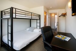  - Grove West Seattle Inn