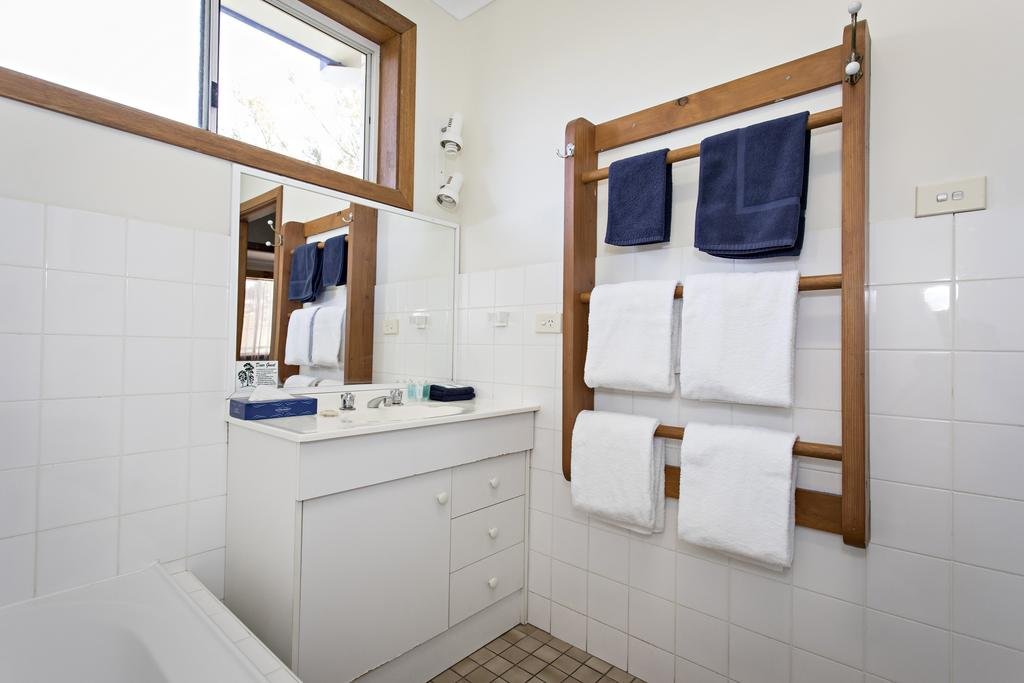 COLONIAL MOTEL AND SERVICED APARTME-guestroom-GUEST ROOM.jpg
