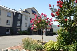  - Fairfield Inn & Suites by Marriott Ukiah - US 101, Exit 548