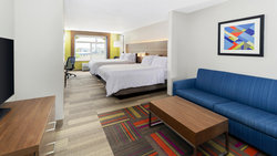  - Holiday Inn Express & Suites Dinuba