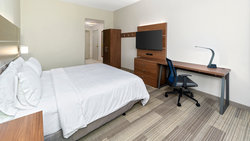  - Holiday Inn Express & Suites Dinuba