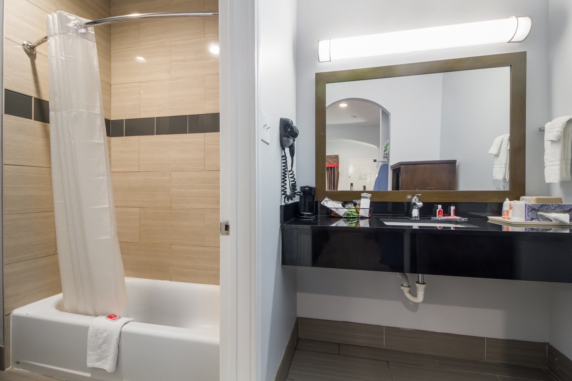 SCOTTISH INNS AND SUITES-guestroom-STXSG Bathroom.jpg