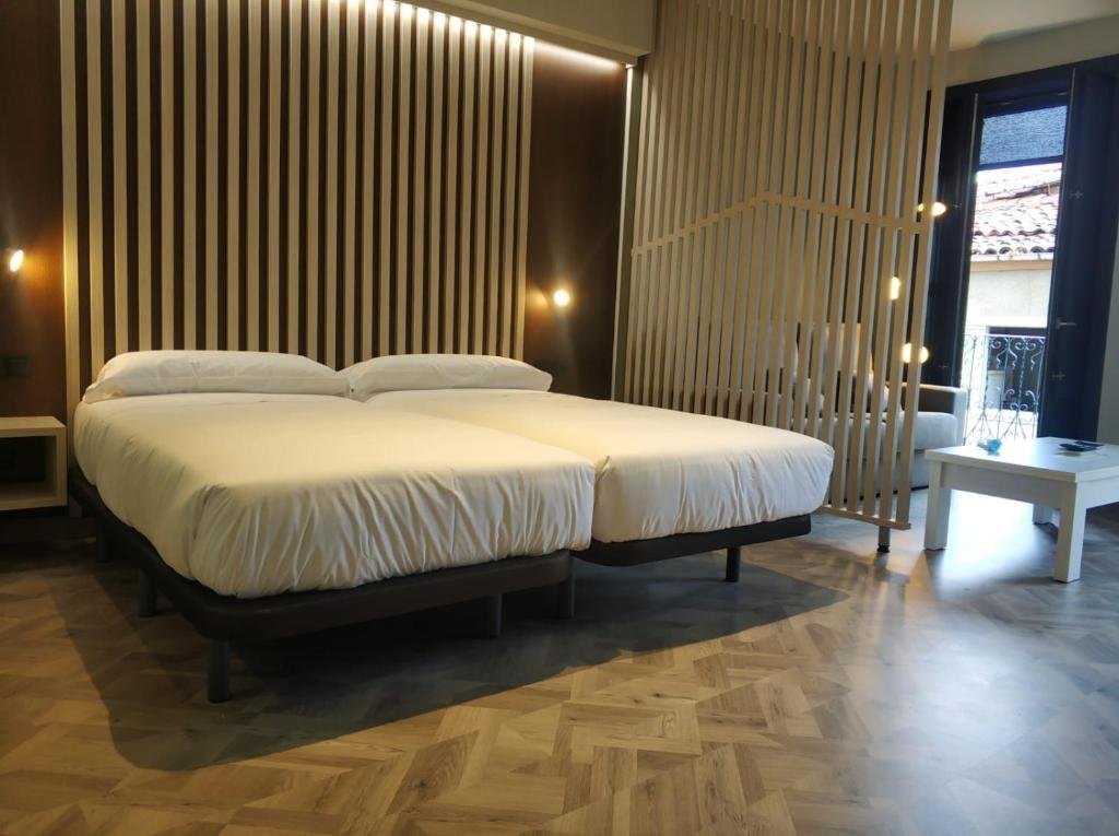 APARTAMENTOS CIDADE VELLA-guestroom-GUEST ROOM.jpg