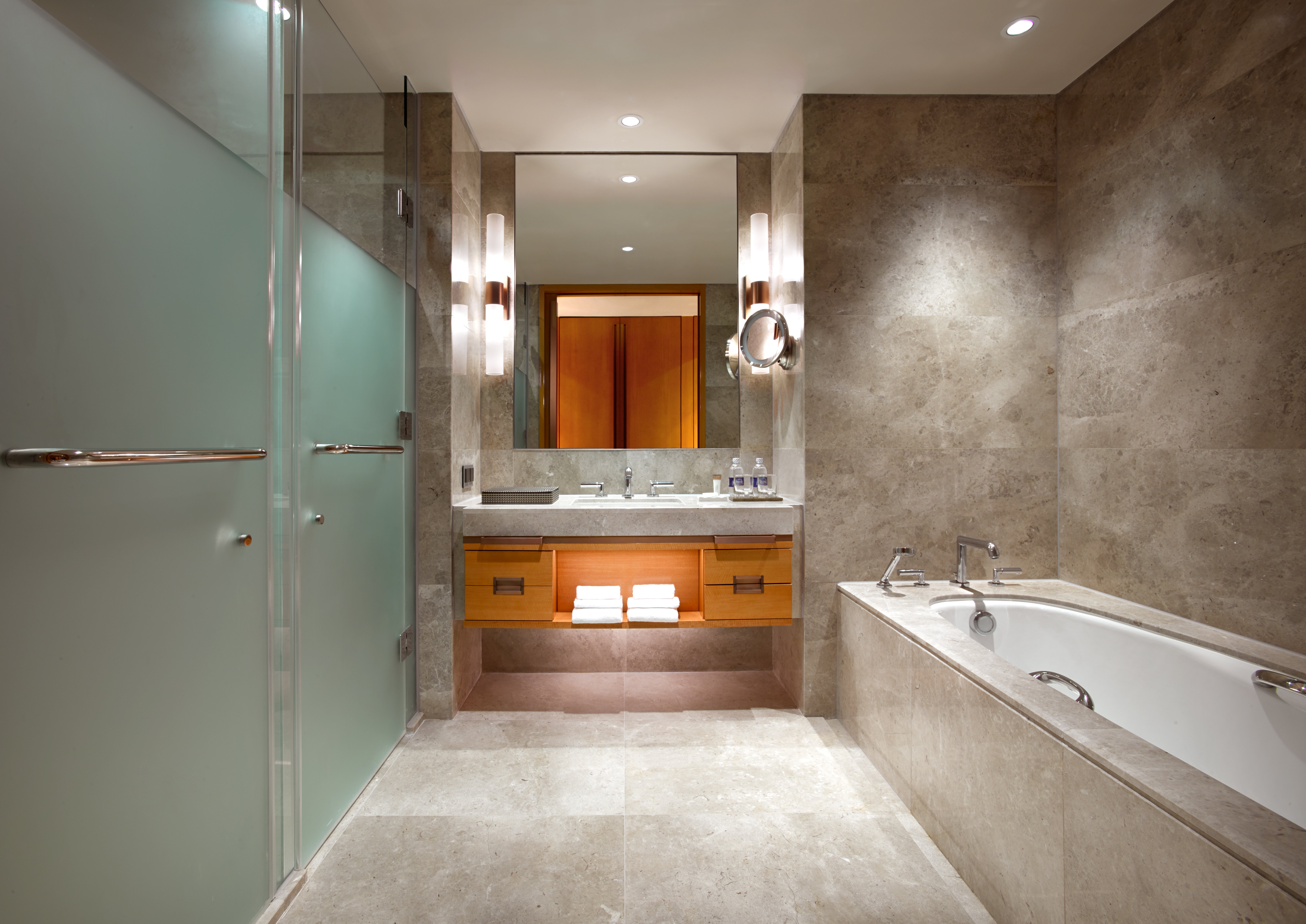 LOTTE HOTEL HANOI-guestroom-Deluxe Room Bathroom W A.jpg
