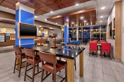  - Holiday Inn Express & Suites Milan - I-80 & I-90, Exit 118