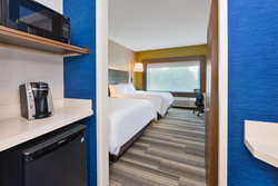  - Holiday Inn Express & Suites Milan - I-80 & I-90, Exit 118
