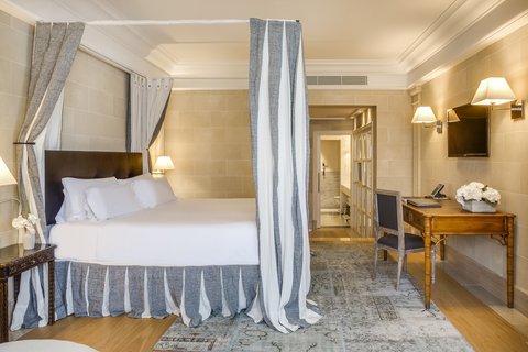 MAJESTIC HOTEL AND SPA - Photo 36