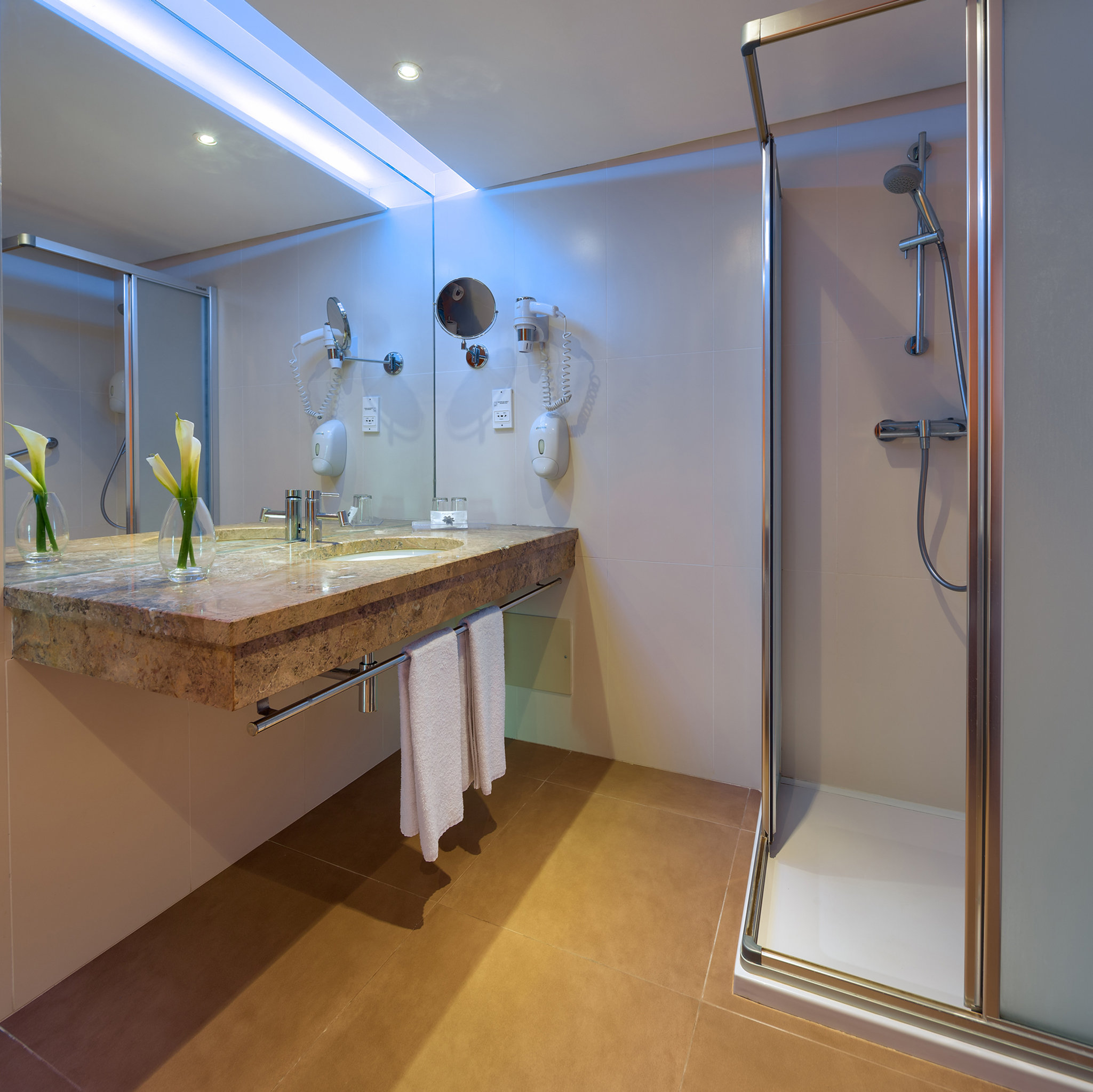 THE VIEWS OASIS-guestroom-Double Room Mountain View Bathroom.jpg