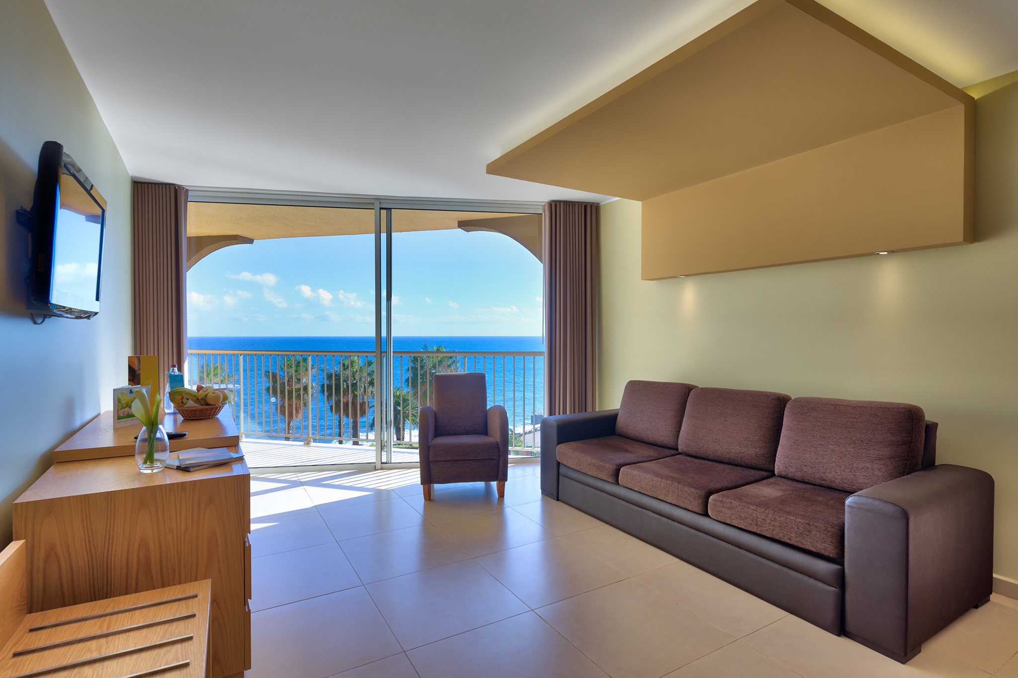 THE VIEWS OASIS-guestroom-Suite.jpg