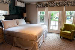  - Whitlock Inn Lenox