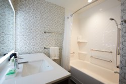  - Holiday Inn Downtown Louisville - I-65, Exit 136C